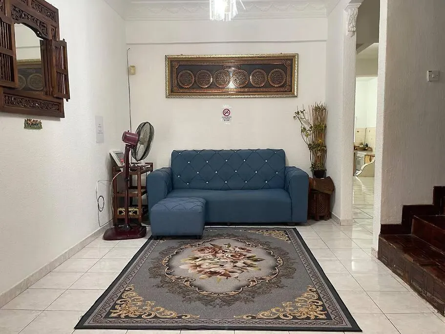 4Br 2Storey Terrace Homestay At Bukit Jambul By Sk Vacation Homes Bayan Lepas Holiday home