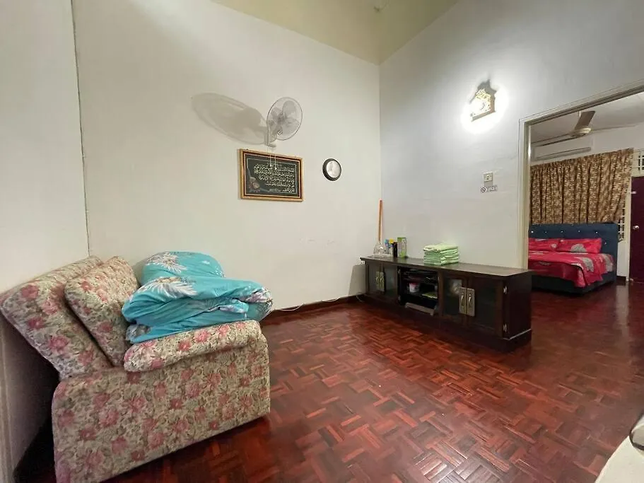 4Br 2Storey Terrace Homestay At Bukit Jambul By Sk Vacation Homes Bayan Lepas Holiday home