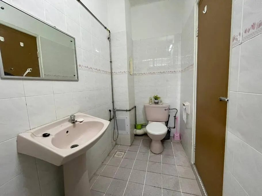 4Br 2Storey Terrace Homestay At Bukit Jambul By Sk Vacation Homes Bayan Lepas Malaysia