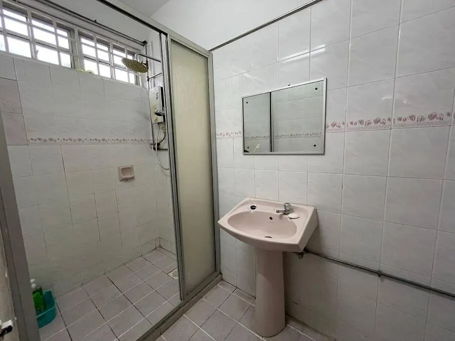 4Br 2Storey Terrace Homestay At Bukit Jambul By Sk Vacation Homes Bayan Lepas
