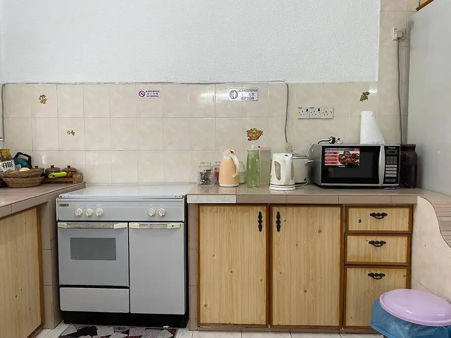 4Br 2Storey Terrace Homestay At Bukit Jambul By Sk Vacation Homes Bayan Lepas Holiday home